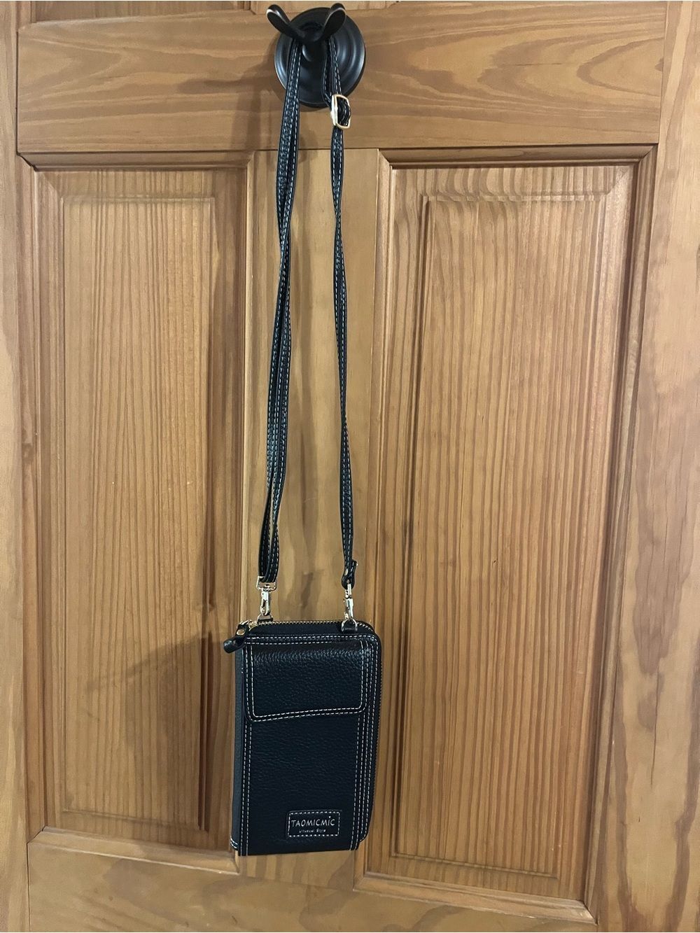 Compact Black Crossbody Bag with Contrast Stitching - Picture 11 of 12